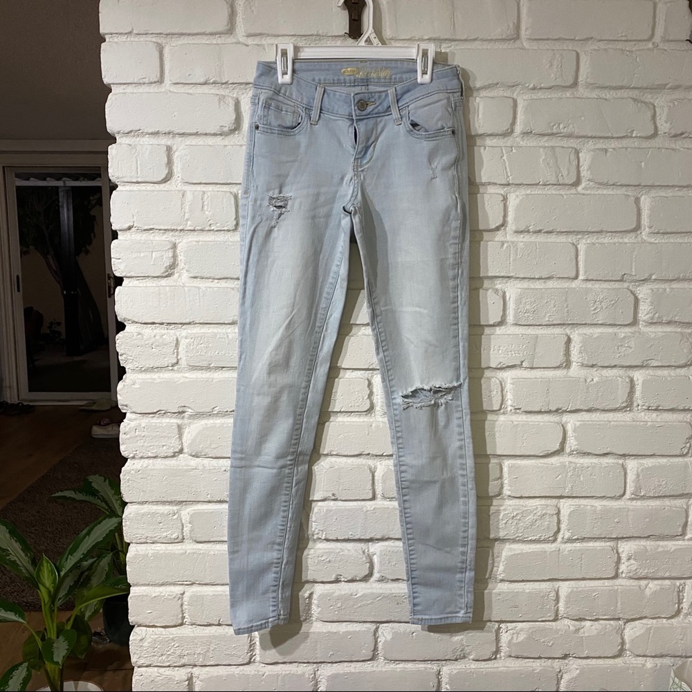 Light wash Jeans with a Knee Rip